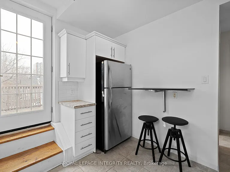 172 Cobourg St #2 — Photo 8