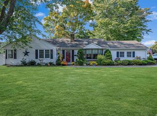 60 Mills Pond Rd, Saint James, NY 11780