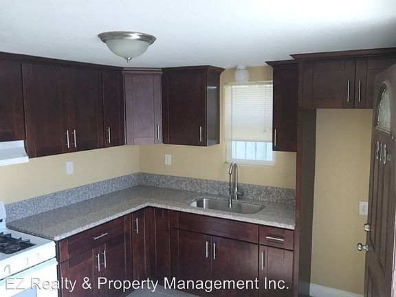 4th image of 218 Kendall Ave