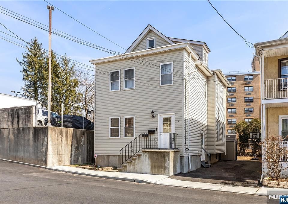 1st image of 7 Edison Pl