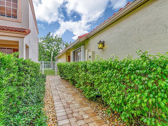 2nd image of 10660 NW 10th St