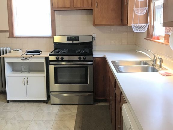 4th image of 11 Bartlett Ave