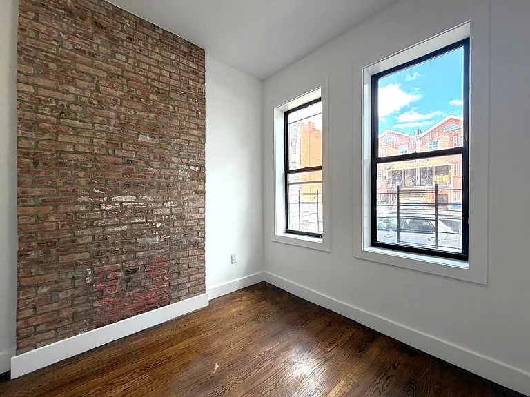 285 Cornelia St #1R — Photo 8