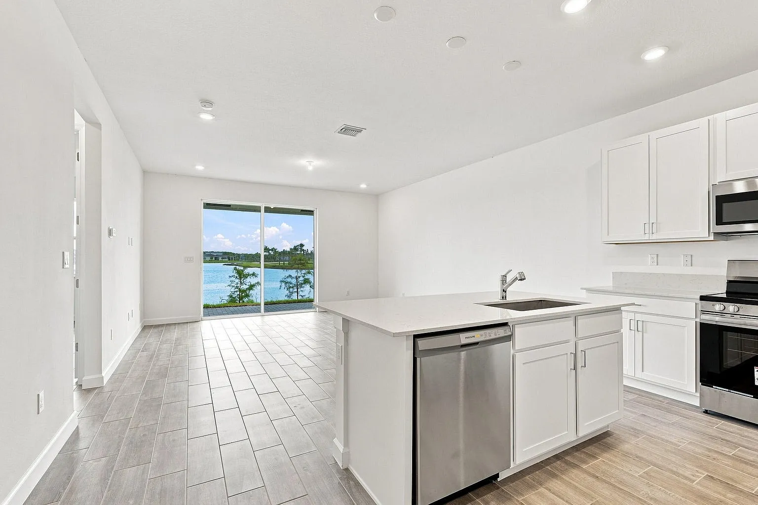 3 bed, 1436 sqft, $2,200 — Photo 4