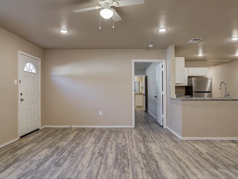 1009 Preston Trl #B — Photo 5