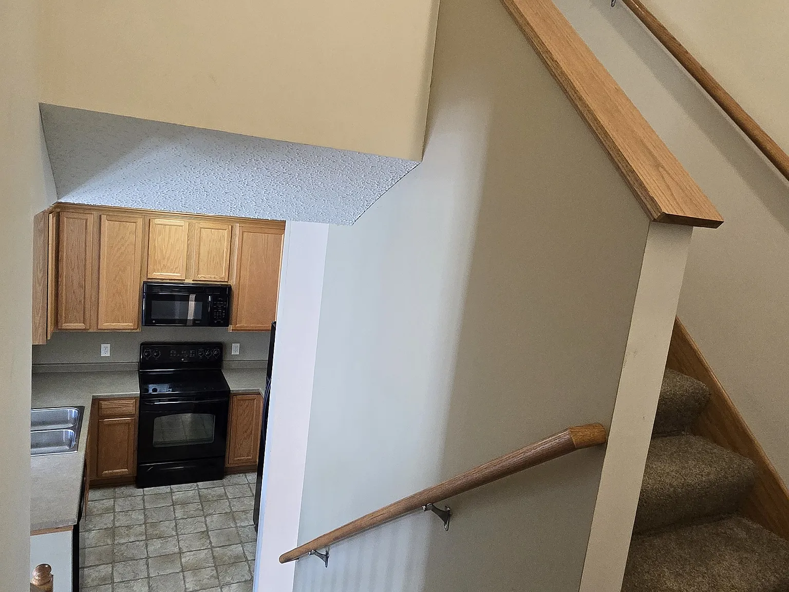 3 bed, 1600 sqft, $2,265 — Photo 3