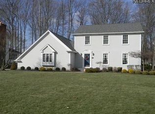3566 Hummingbird Hill Dr, Poland, OH