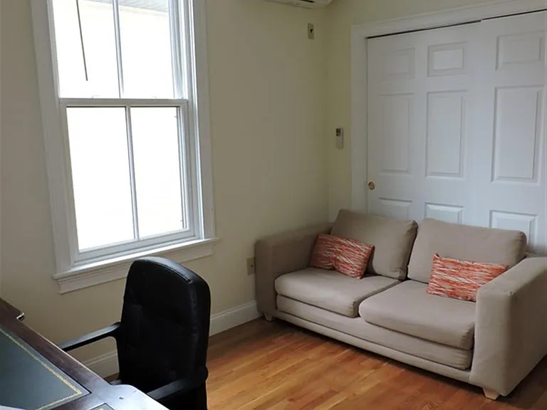 33 Roberts Rd — Photo 9