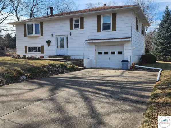 1203 S 9th St, Clinton, MO 64735