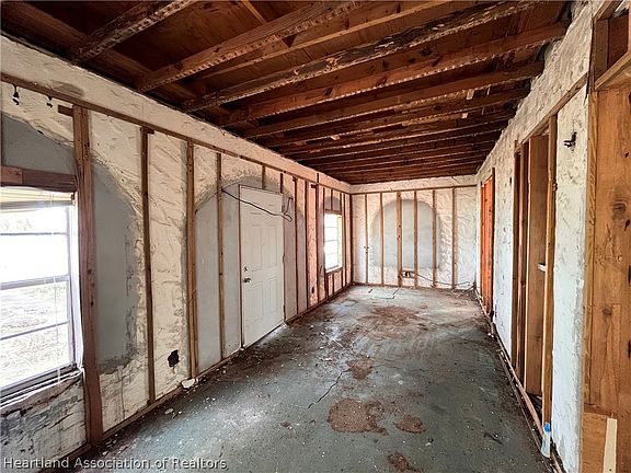 3rd image of 1031 E Dinner Lake Dr