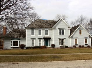 900 S Rawson Bridge Rd, Cary, IL 60013