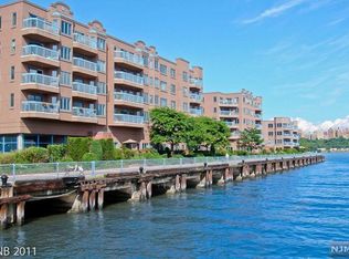 604 Nelson Ct, Edgewater, NJ 07020