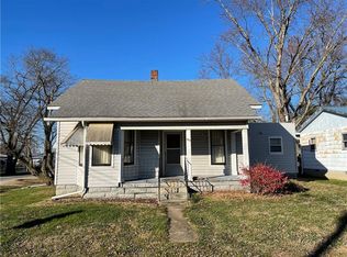 613 Elm St, Paris, IL 61944