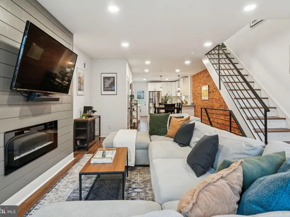 2518 Carpenter St, Philadelphia, PA 19146