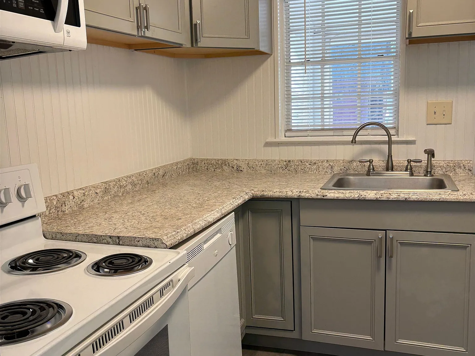 2 bed, 800 sqft, $1,050 — Photo 2