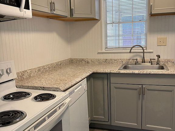 2nd image of 1132 Cherry Laurel St