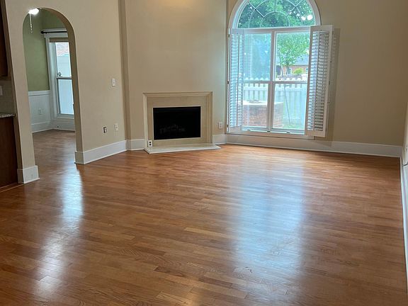 4th image of 5240 Villa Lake Ct