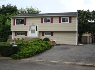 12 Fiesta Dr, Centereach, NY 11720