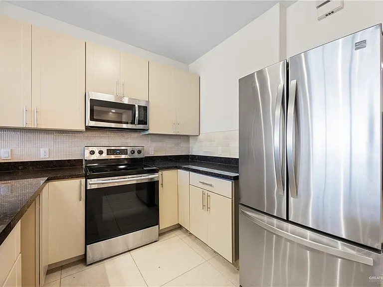 813 Travis St #408 — Photo 7