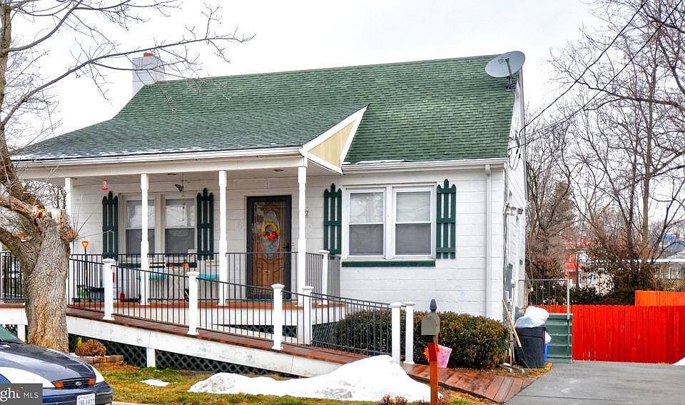 1st image of 942 Franklin St