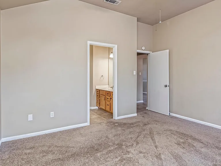 4806 Sterling Manor Dr — Photo 9