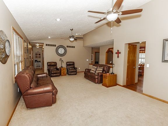 5th image of 2975 Berkley Ln