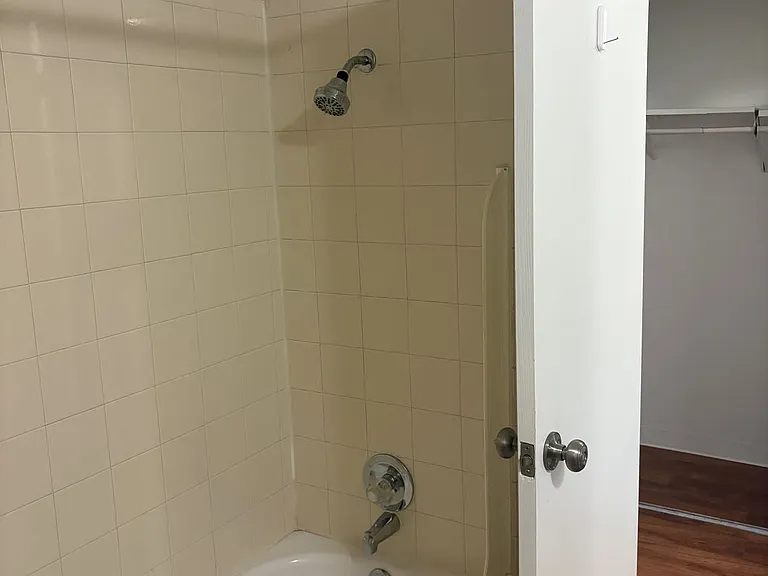 Prospect Pointe Apartments — Photo 77