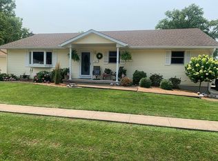 606 E Chestnut St, Chatham, IL 62629
