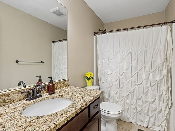 5th image of 205 NE 24th Ct