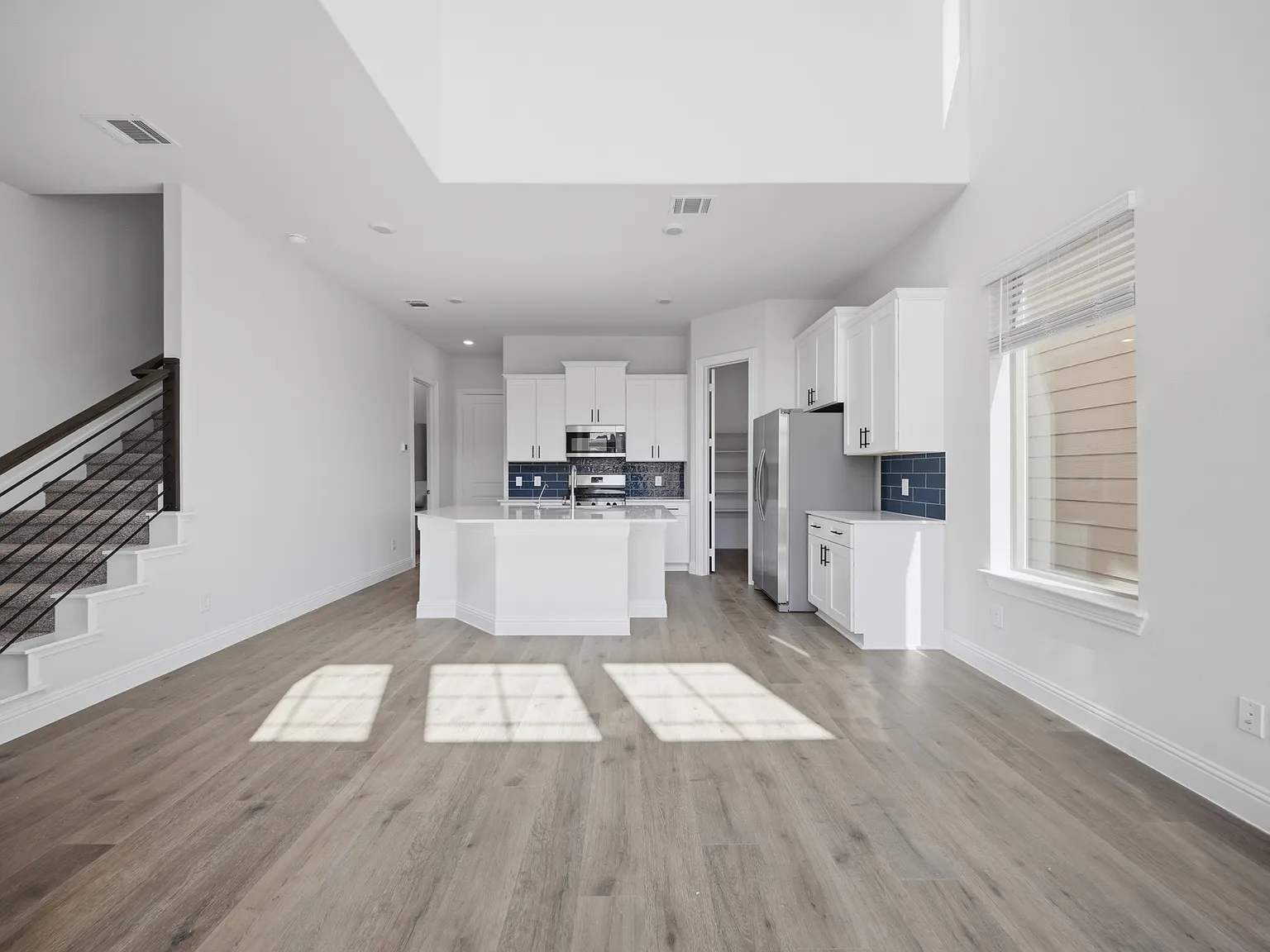 3 bed, 2.5 bath, 1425 sqft, $2,700 — Photo 4