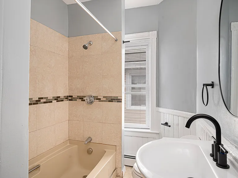 73-75 Robin St #3 — Photo 6