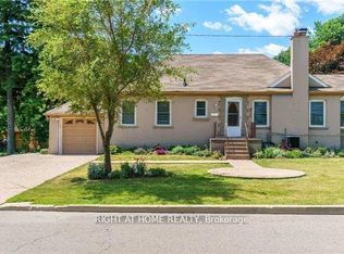 2913 Kingston Rd, Toronto, ON M1M1N6