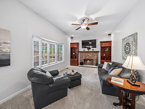 5th image of 567 Lakeview Dr