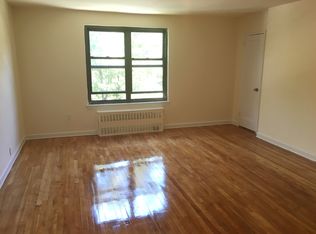 19658 69th Ave, Fresh Meadows, NY 11365