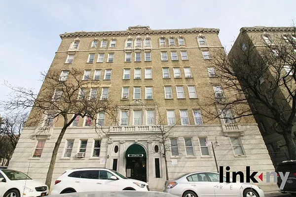 Rented by Link NY Realty | media 42