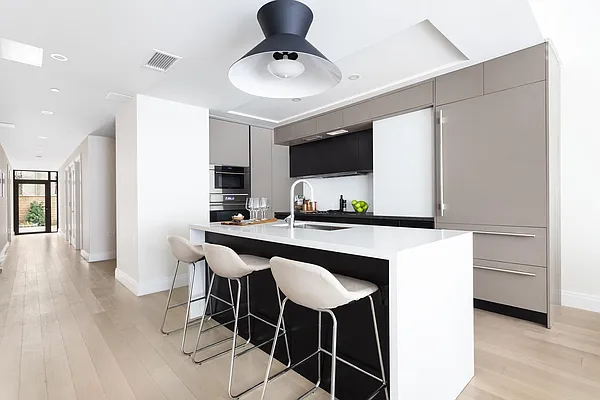 Rented by Reuveni LLC | media 23