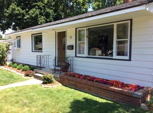 25 McDowell Ct, Oconomowoc, WI 53066
