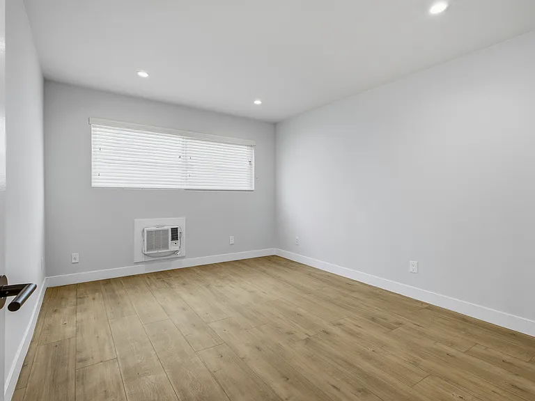 1738 Colby Ave #1 — Photo 19