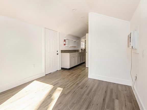 4th image of 123 E South St #2