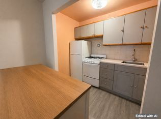 34-06 33rd St #3R, Astoria, NY 11106
