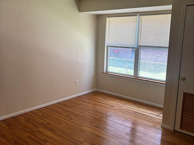 38 E Elm St #1B — Photo 5