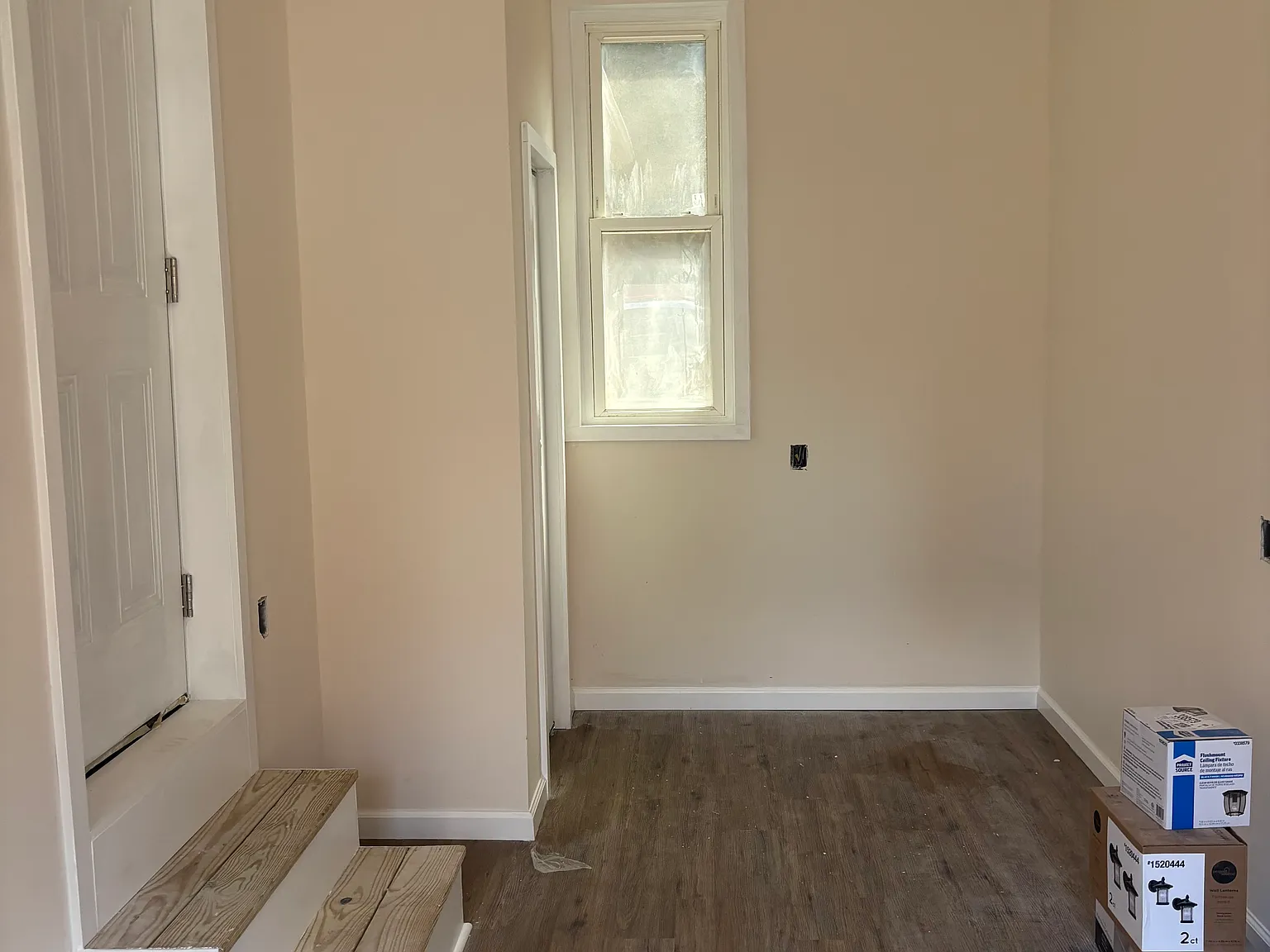 3 bed, 900 sqft, $850 — Photo 2