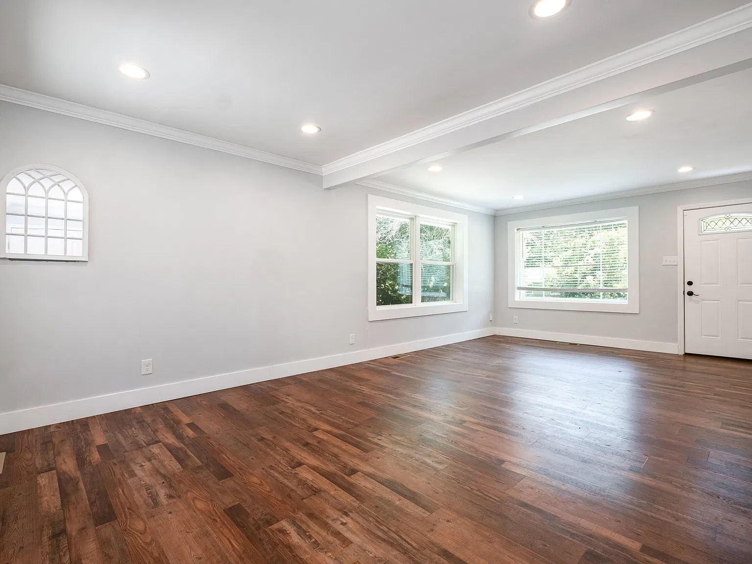 3 bed, 1291 sqft, $2,100 — Photo 2