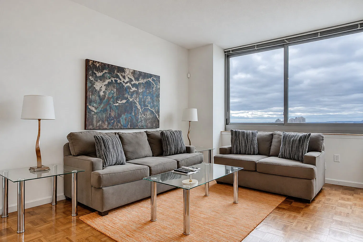 1 bed, 1.0 bath, 731 sqft, $7,654 — Photo 1