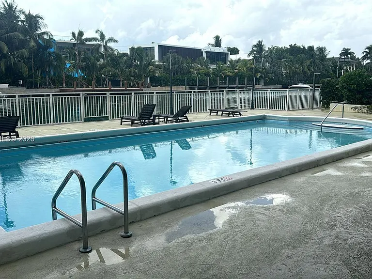 9500 W Bay Harbor Dr #6C — Photo 12