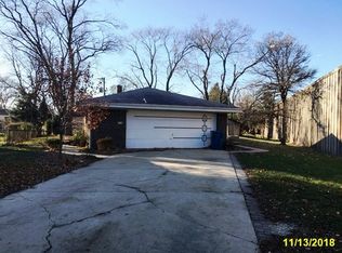 918 N School St, Addison, IL 60101