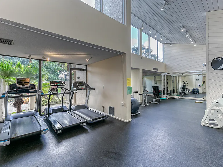 2200 S Cypress Bend Dr #101 — Photo 49