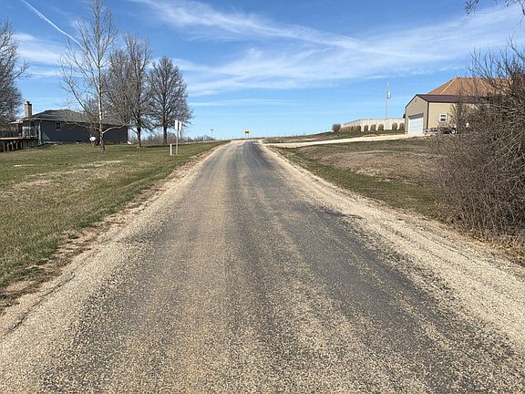 4th image of 20 Locust Ln