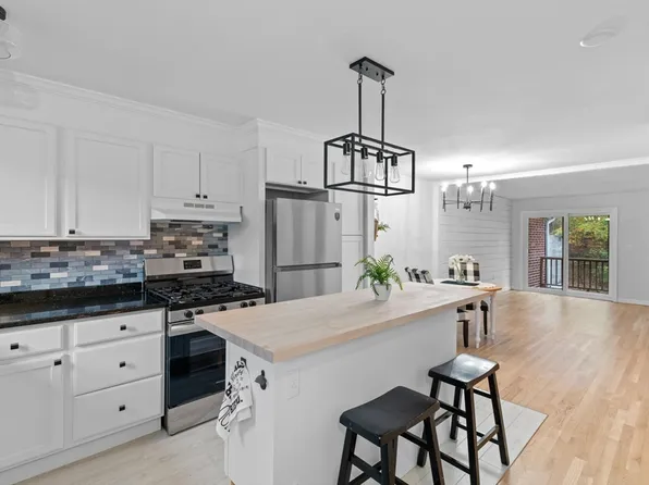 107 Farrwood Dr #107, Haverhill, MA 01835