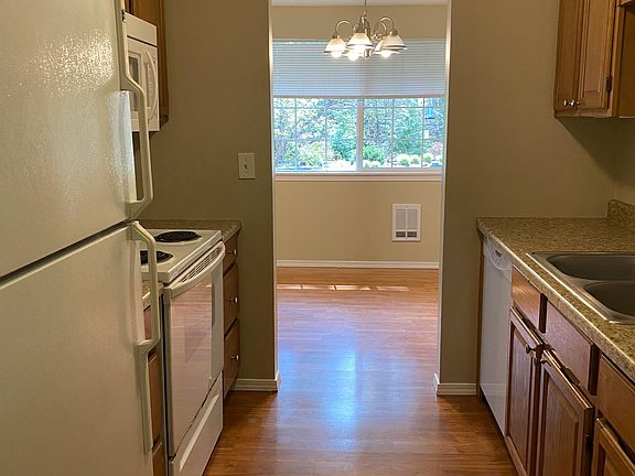5th image of 3110 College St SE #B